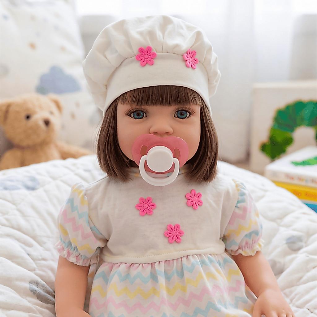 Boneca Reborn Bebê Realista Em Silicone Com Vestido Listrado Bolsa Maternidade