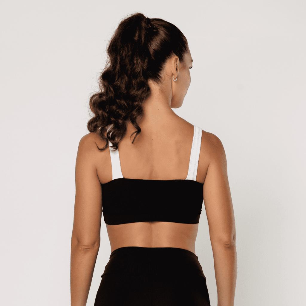 Top Academia Feminino Preto Com Recorte Off White Alça Larga Feminino Elevate