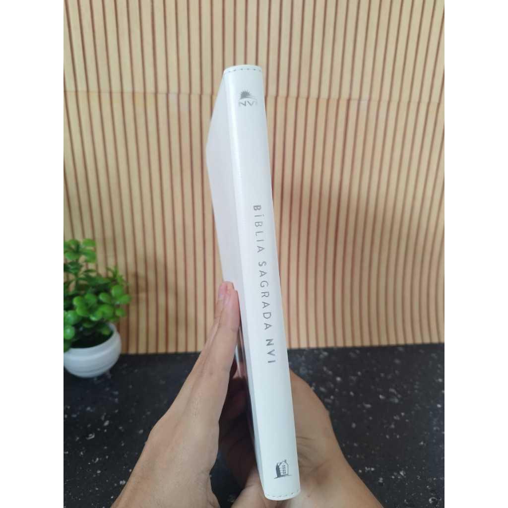 Bíblia Sagrada Nvi Slim Letra Normal Luxo Branco
