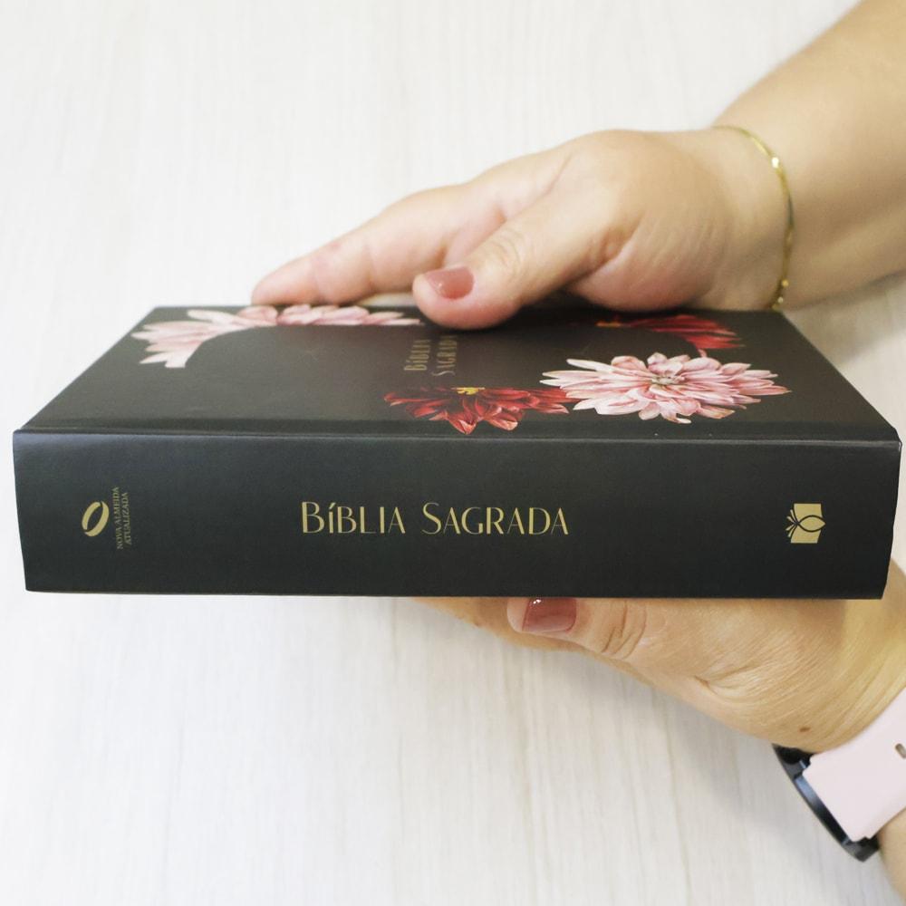 Bíblia Sagrada Crisântemo Naa Letra Normal Capa Dura