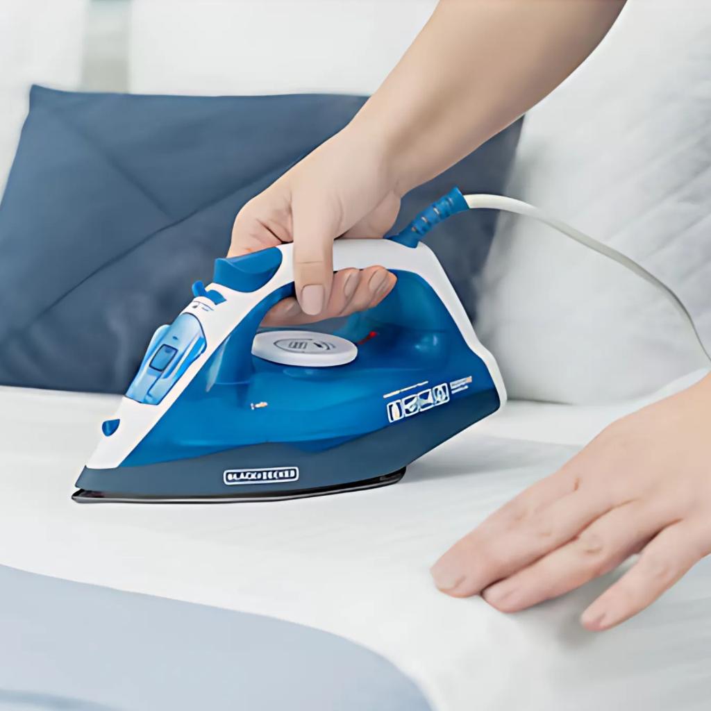 Ferro De Passar Roupas Elétrico A Vapor Black Decker Base Antiaderente Branco E Azul 110/127v
