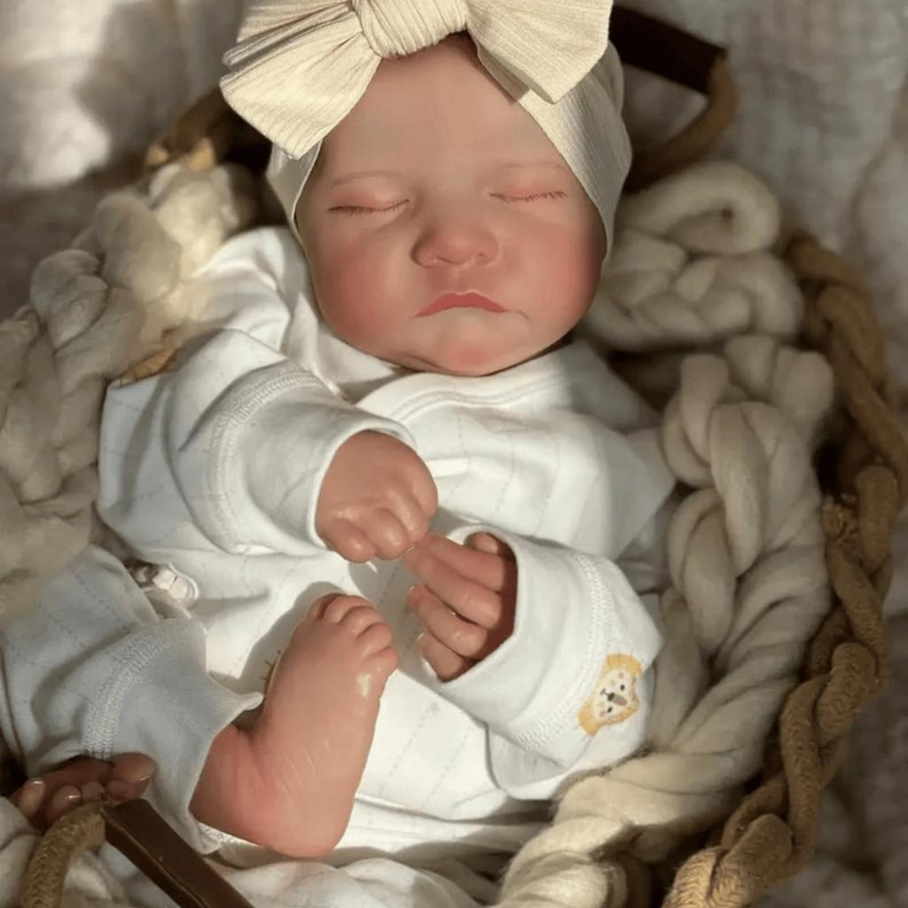 Bebê Reborn Boneca Recém Nascida Livia De Olhos Fechados 100 Em Silicone