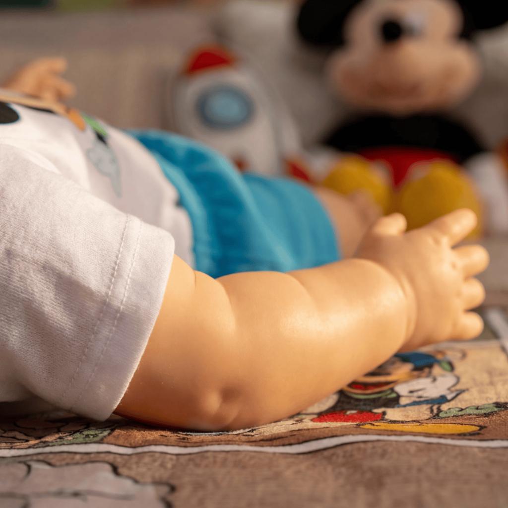 Boneco Bebê Reborn Menino Mickey Original Realista De Silicone Pode Dar Banho