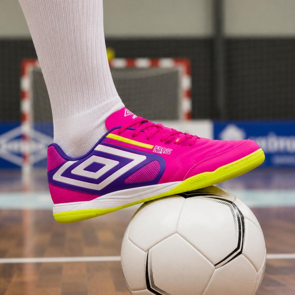 Chuteira Futsal Umbro PRO 5 Bump Club Masculina Indoor Antiderrapante Conforto Amortecimento Grip
