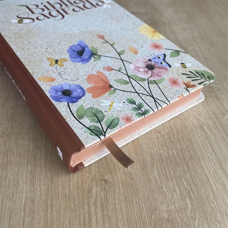 Bíblia Sagrada Flores Naa Letra Normal Capa Dura