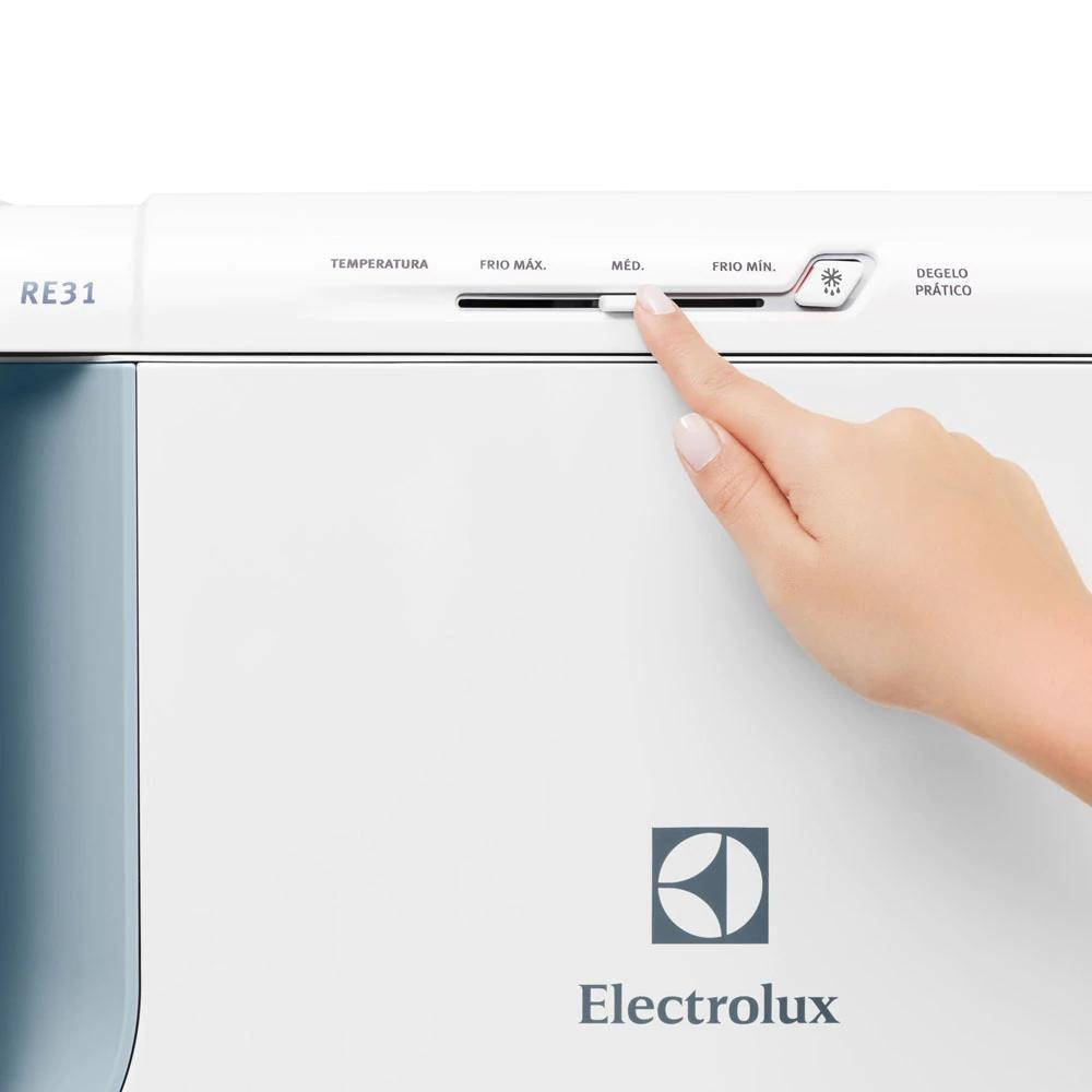 Geladeira Cycle Defrost Electrolux 240 Litros Degelo Branco RE31 - 220V