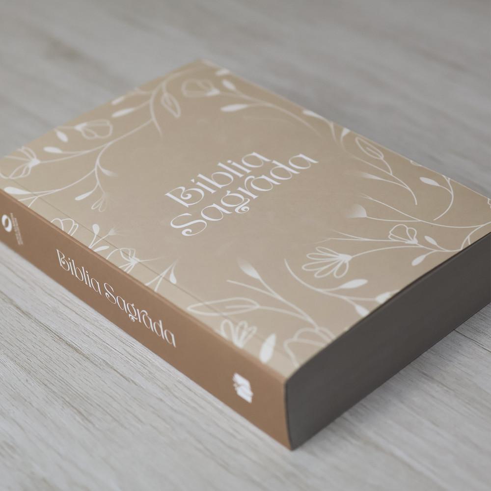 Bíblia Sagrada Arabesco Flores Naa Letra Normal Capa Ilustrada