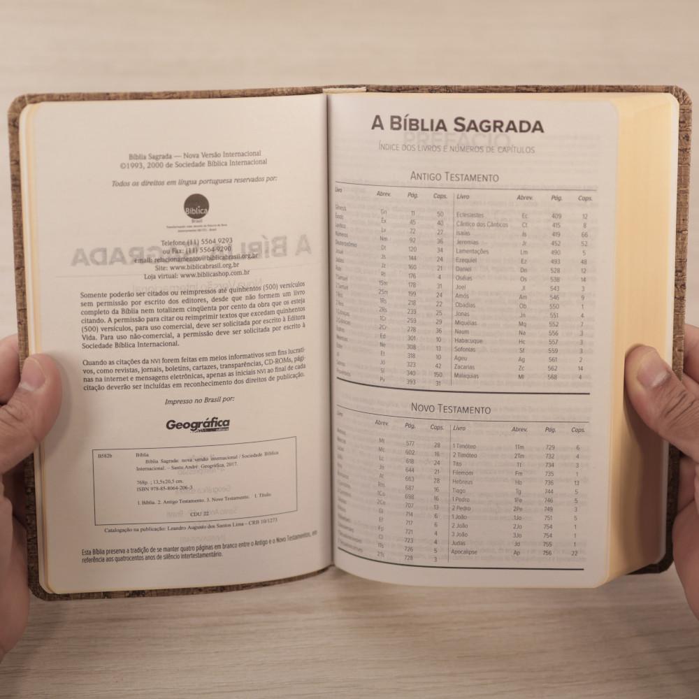 Bíblia Sagrada Nvi Letra Normal Capa Madeira Escura