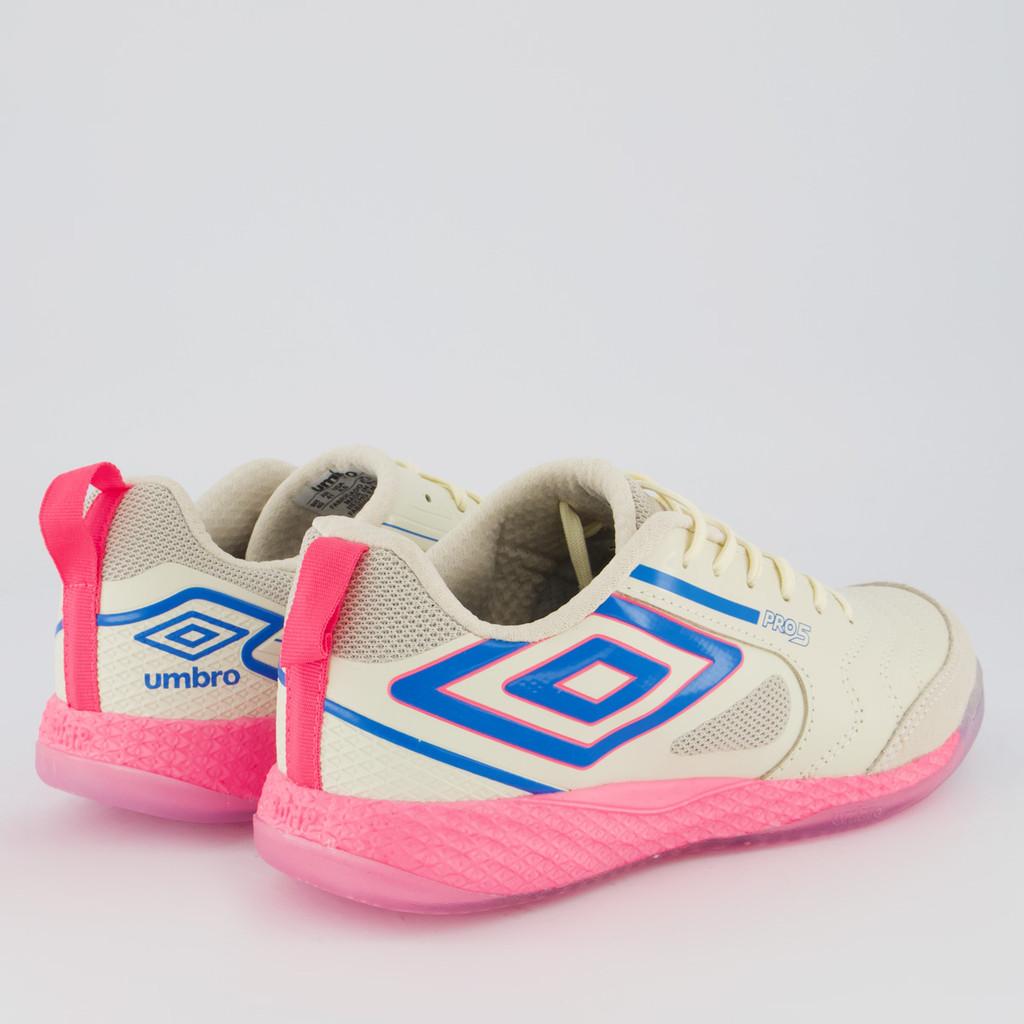 Chuteira Umbro PRO 5 Bump Futsal Off-white E Rosa