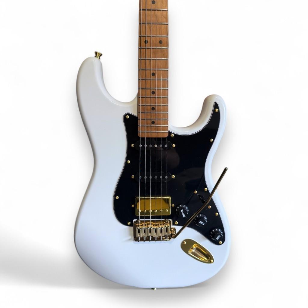 Guitarra Strato Seven Sgt-270 Branca Traste Inox Com Bag