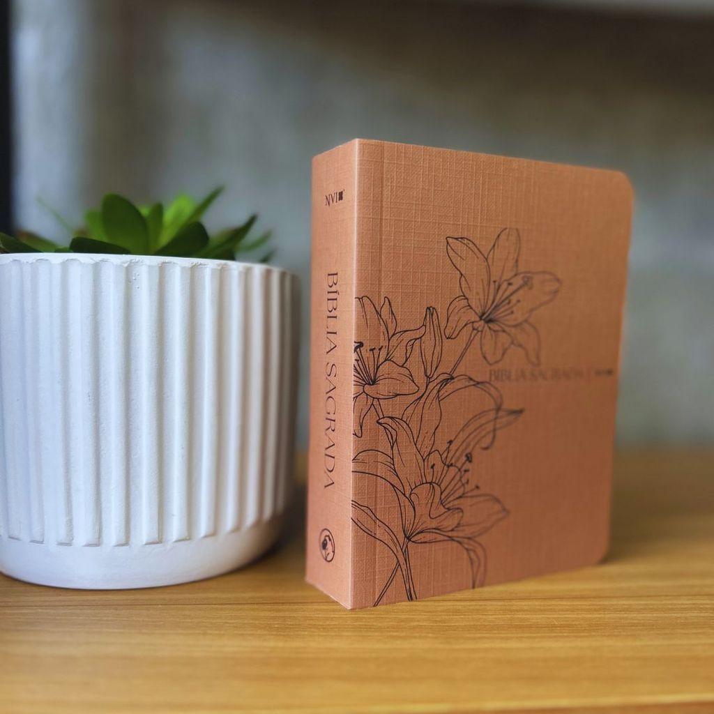 Bíblia Sagrada Nvi Capa Ambar Floral