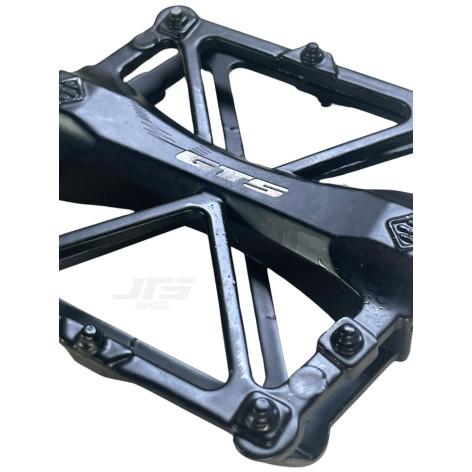 Pedal Aluminio Plataforma Preto Gts Com Rolamentos Rosca Grossa (9/16)