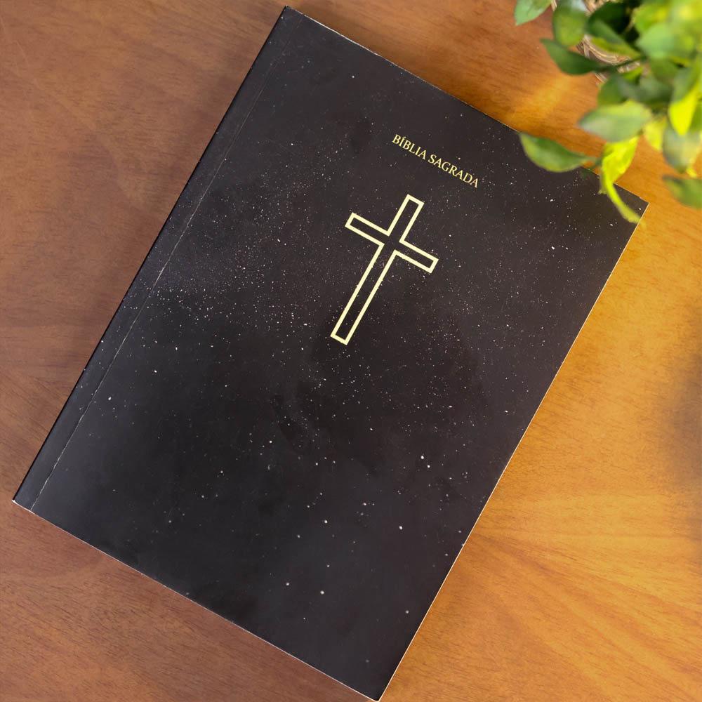 Bíblia Sagrada Salvos Pela Graça Nva Capa Brochura Preta