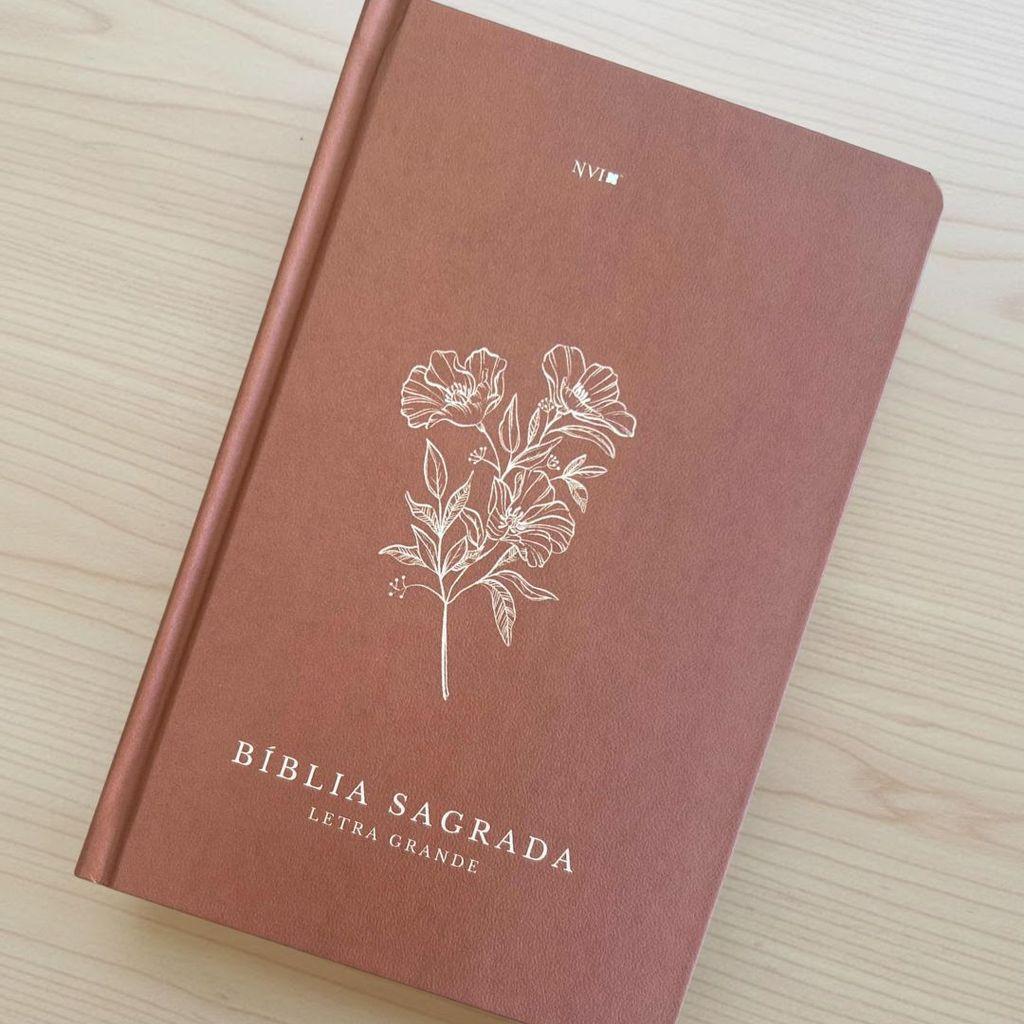 Bíblia Sagrada Letra Grande Nvi Capa Dura Floral Laranja