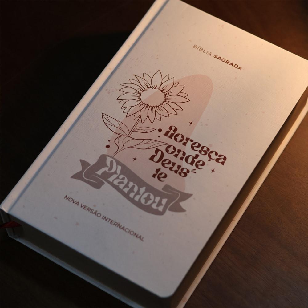 Bíblia Sagrada Floresça Nvi Letra Média Capa Dura